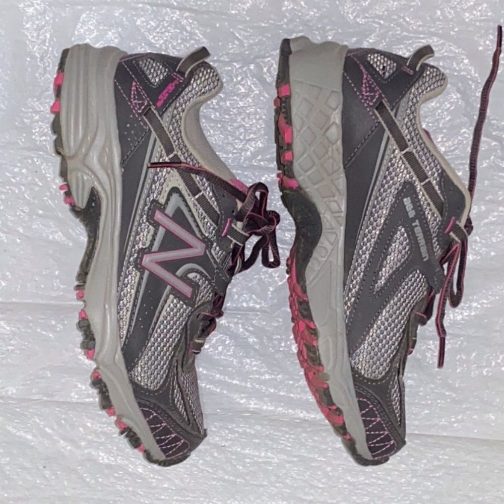 New Balance AII Terrain 411 V2 Gray and Pink Hiking Trail Shoes Sz, 6.5 Unisex - Picture 4 of 11